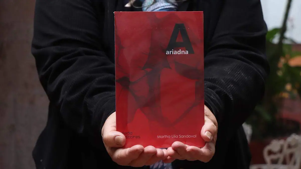 MARTHA LILIA SANDOVAL-POEMARIO-LITERATURA