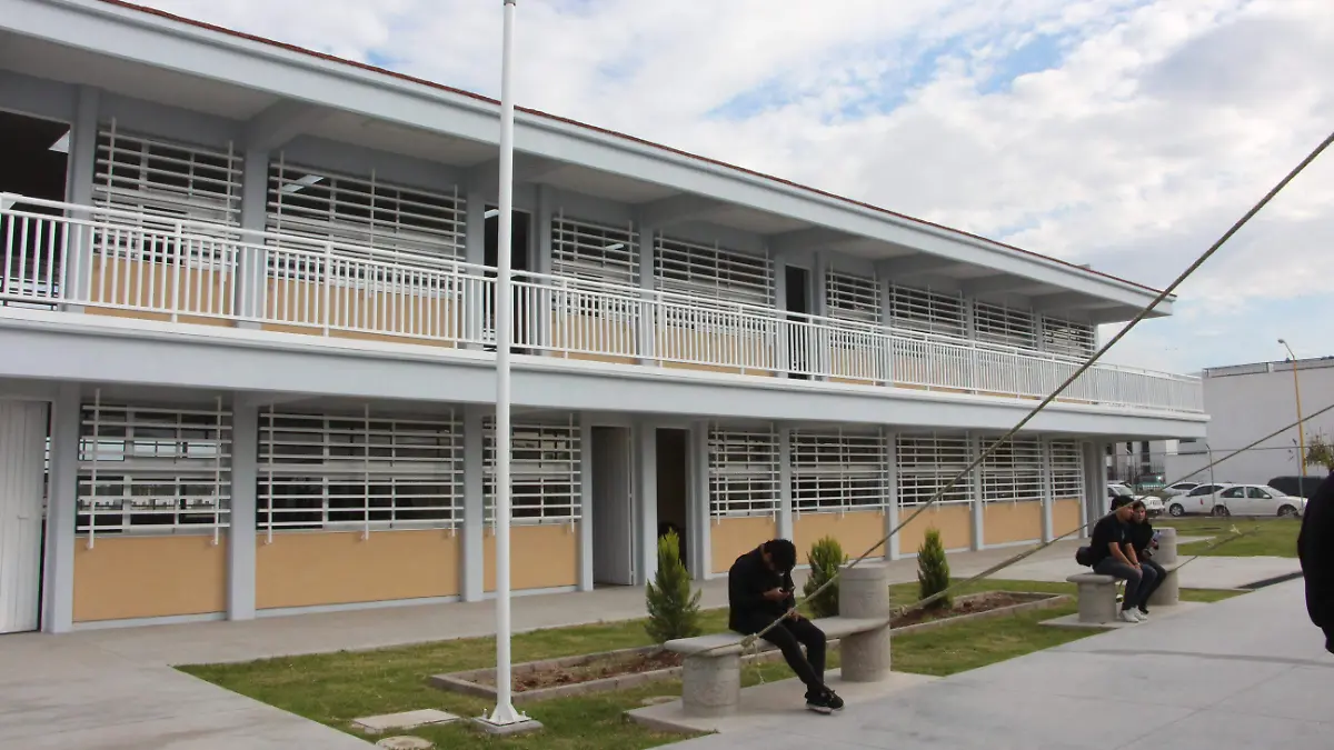  REVISIÓN, MOCHILA, ESTUDIANTES (3)