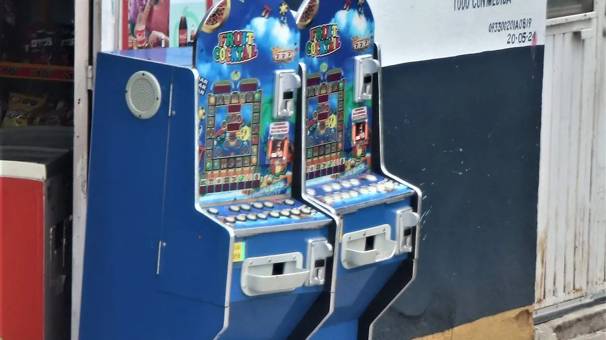 MAQUINAS TRAGAMONEDAS Y DRONES (3)