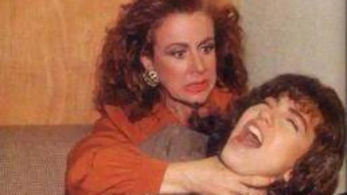 LAURA ZAPATA - CASA DE LOS FAMOSOS- VILLANA