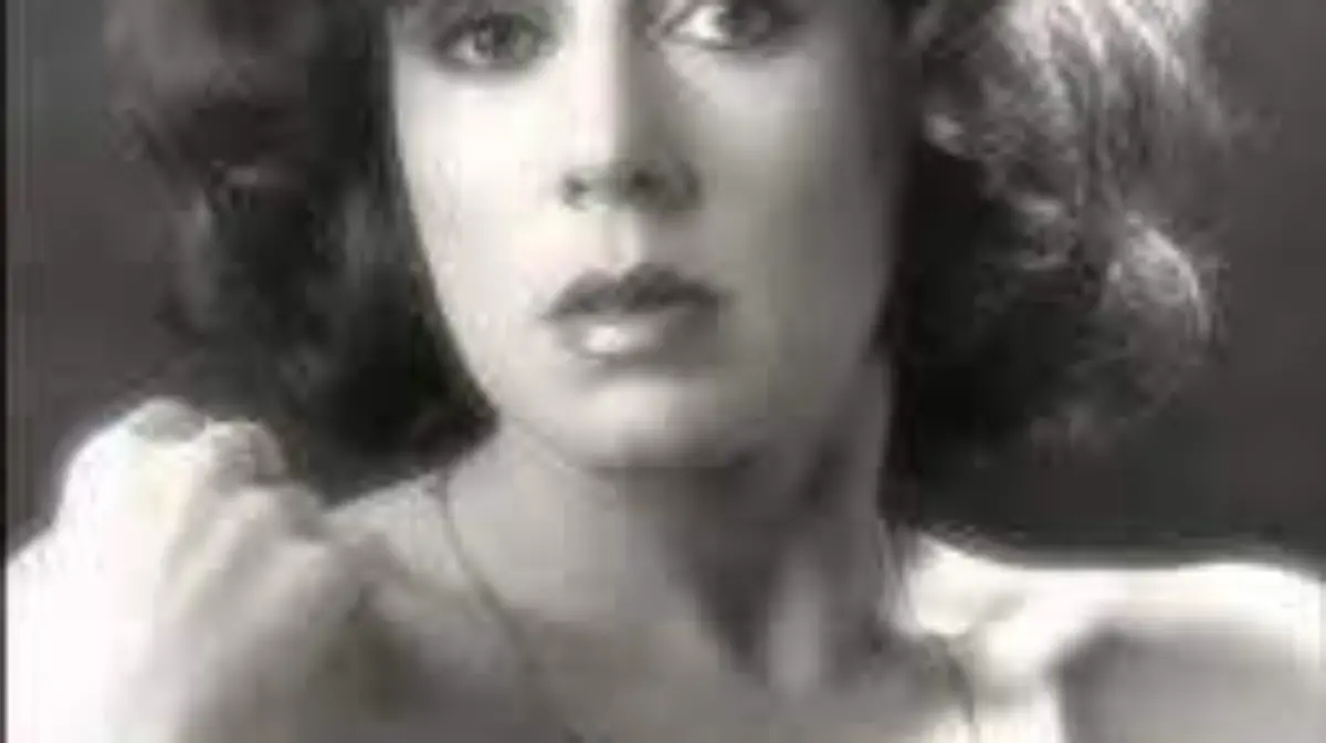 LAURA ZAPATA - CASA DE LOS FAMOSOS- VILLANA