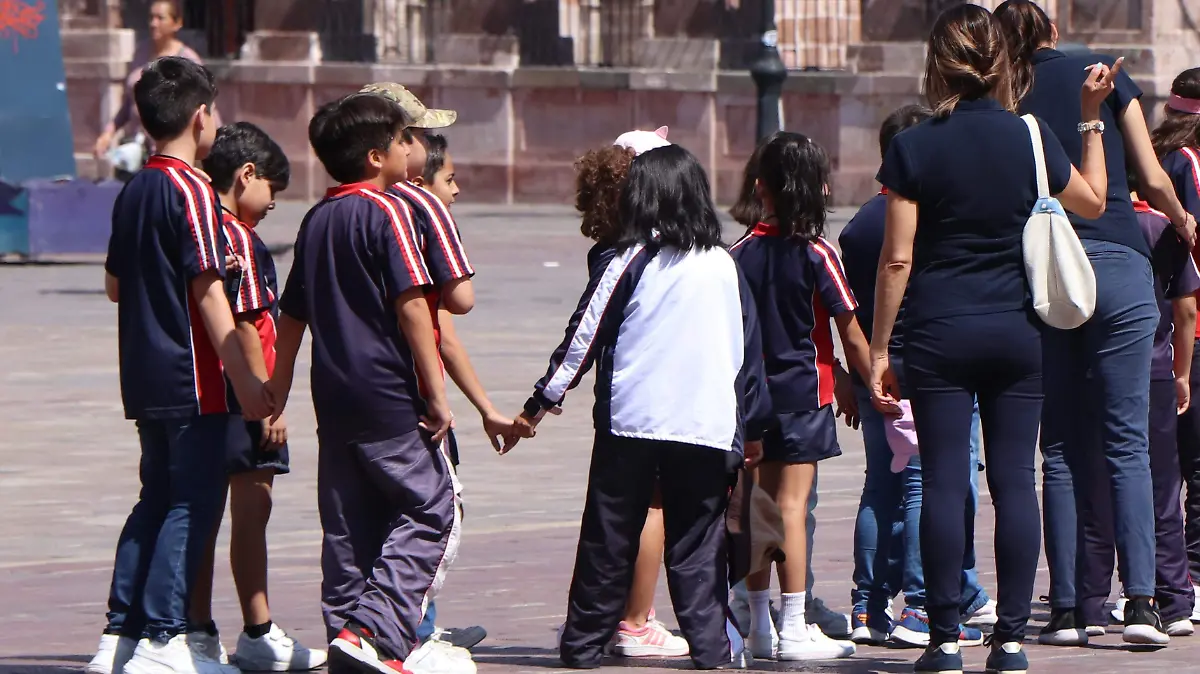 ATENCIÓN NIÑOS CON AUTISMO DISCAPACIDAD SALONES DE CLASES (1)