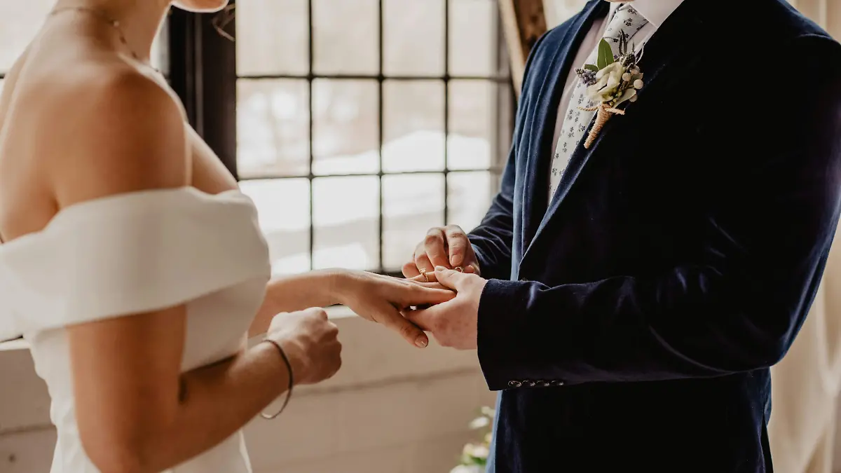 pexels-emma-bauso-1183828-2253842