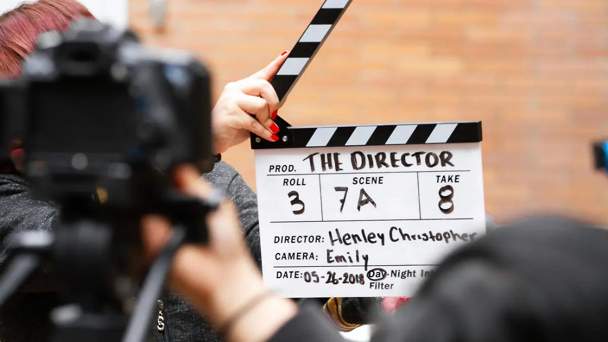 pexels-mediocrememories-1117132