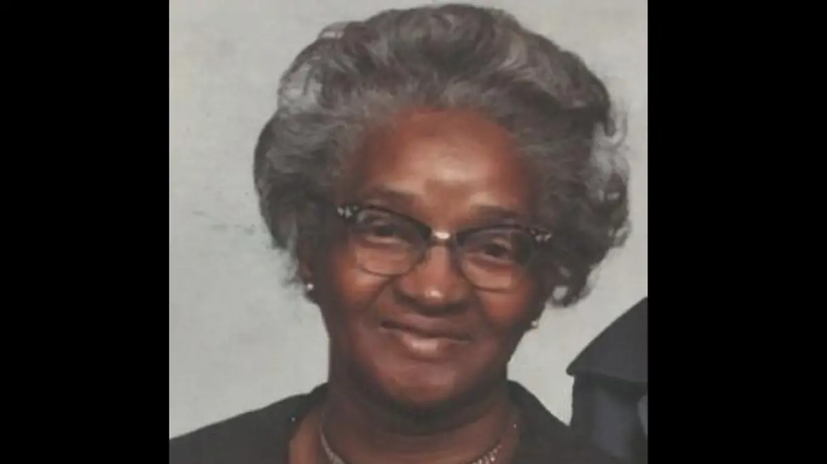 ESSIE DUNBAR-FALLECIDA-TUMBA