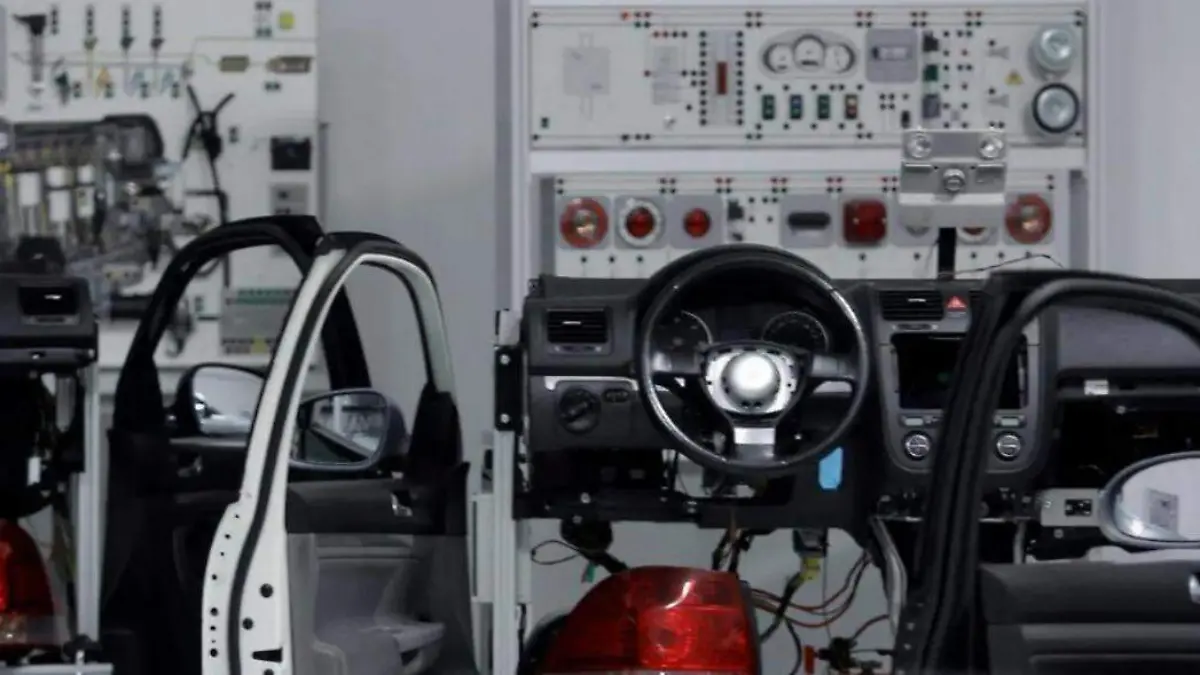 SECTOR AUTOMOTRIZ-TRABAJADORES-AUTOS