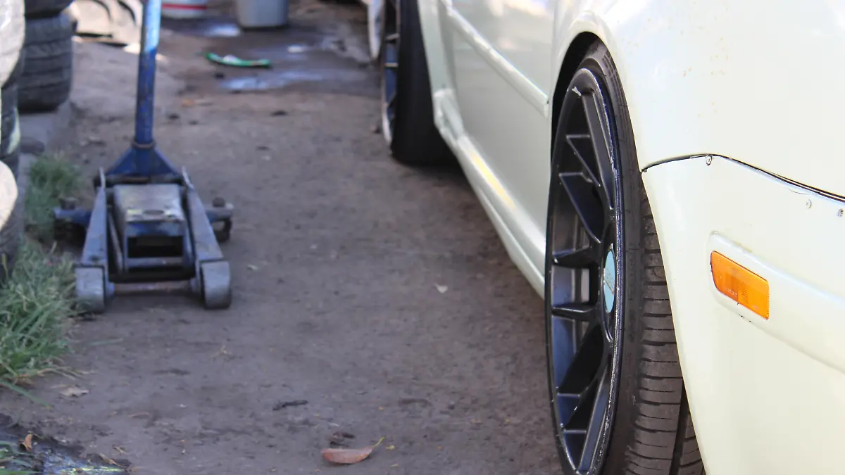 EXTINTOR, TRIANGULOS, GATO, LLAVES (1)