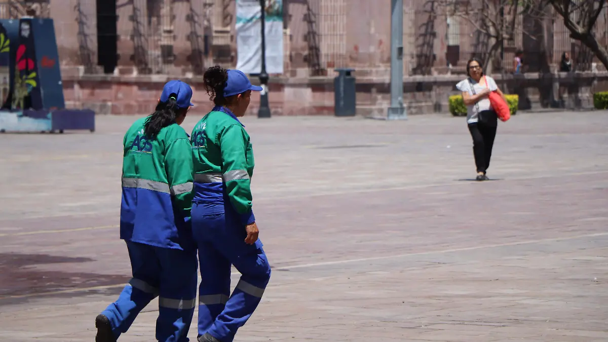 MUJERES TRABAJANDO (3)