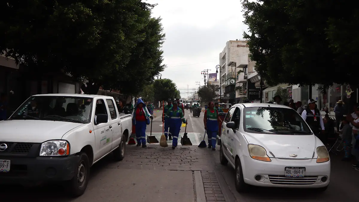 TRABAJADORES SERVICIOS (2)