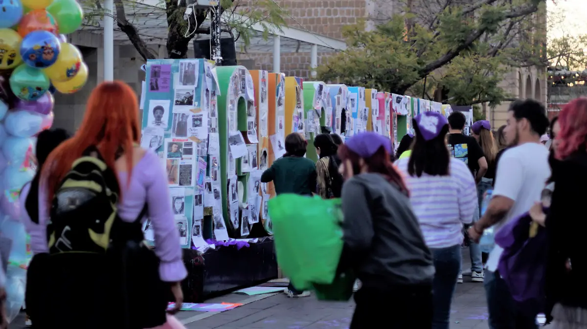 MARCHA 8M-FEMINISTAS-MUJERES