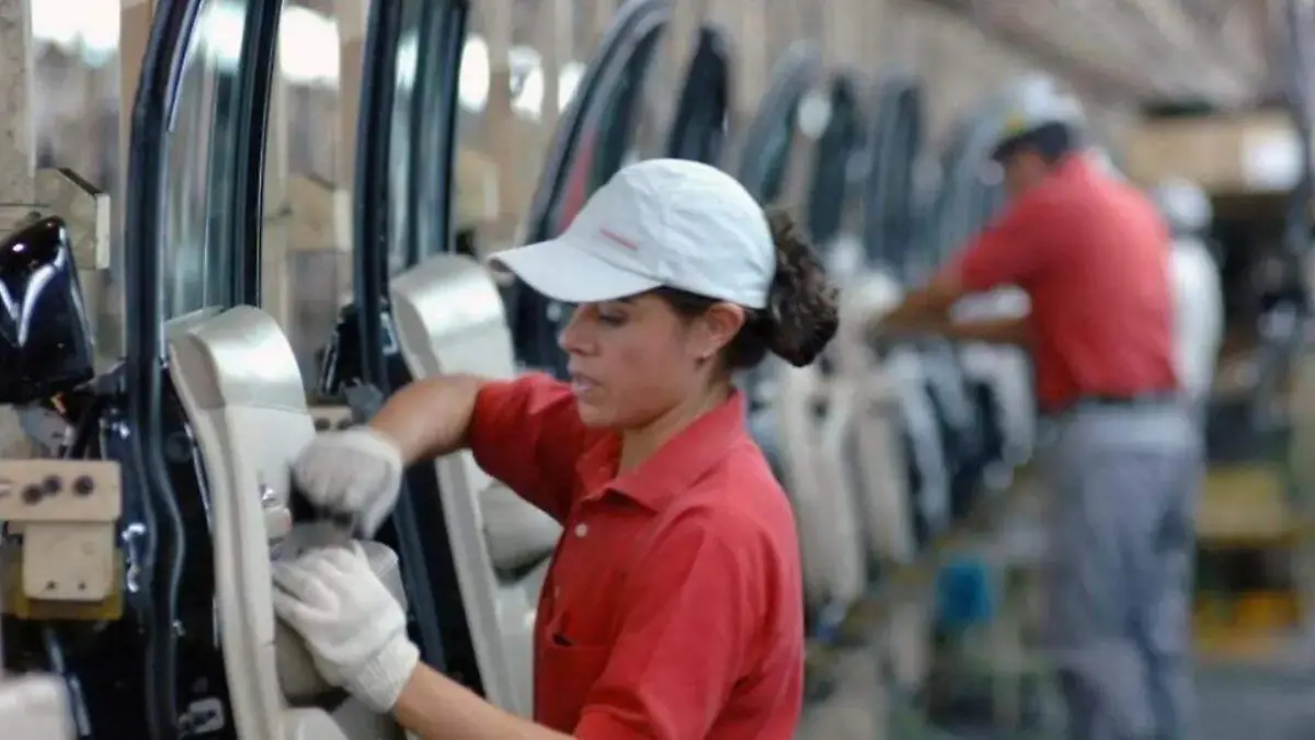 INDUSTRIA AUTOMOTRIZ TRABAJADORES (1)