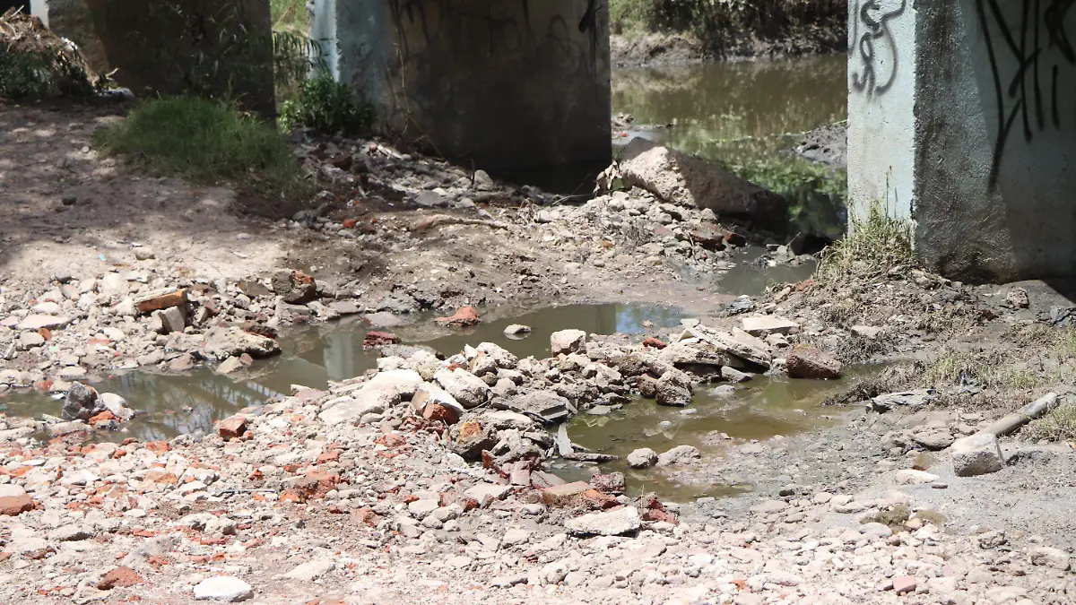 ESCOMBRO-SANEAR-RÍO