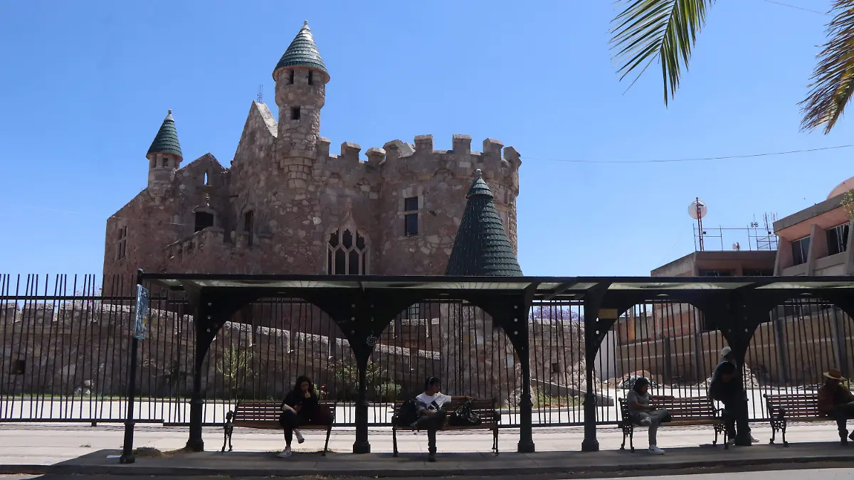 CASTILLO DOUGLAS (1)