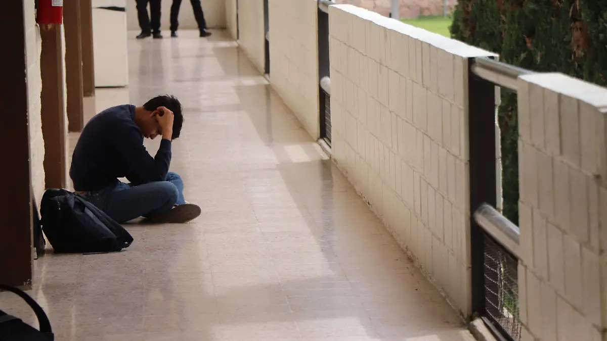 JOVENES UNIVERSITARIOS (2)