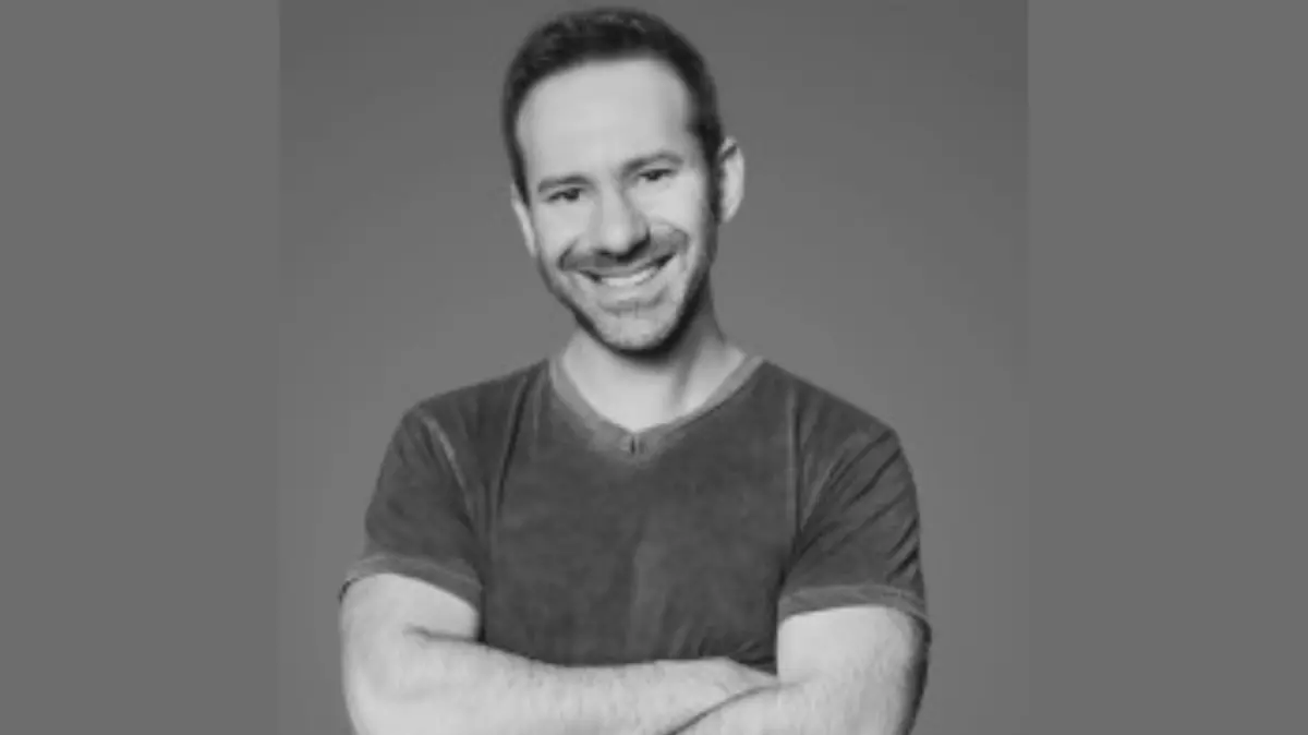 Post de Instagram Nuevo Episodio Podcast Moderno Minimalista Beige y Negro