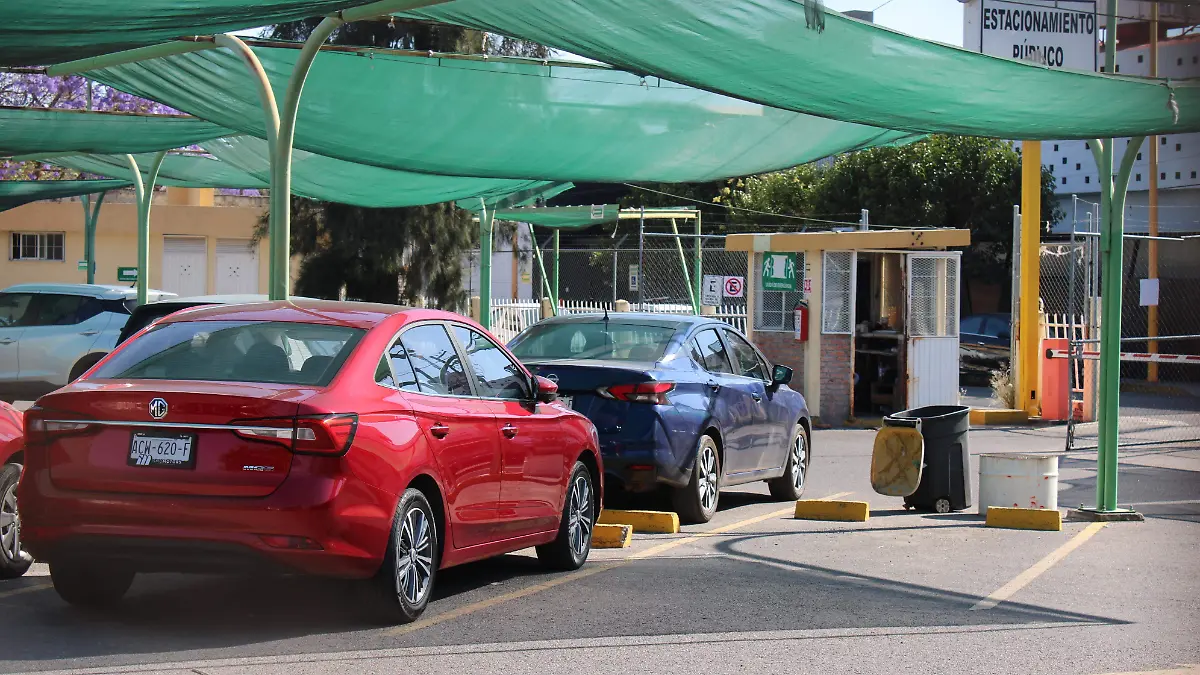 ESTACIONAMIENTOS (2)