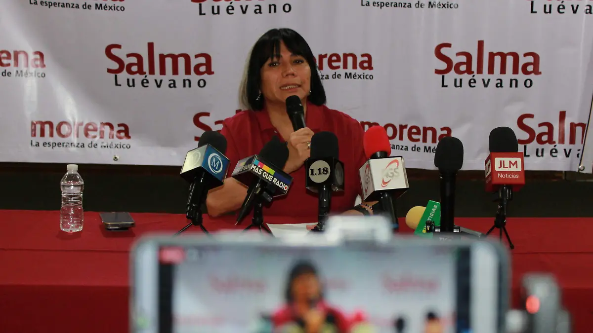 SALMA LUEVANO (1)