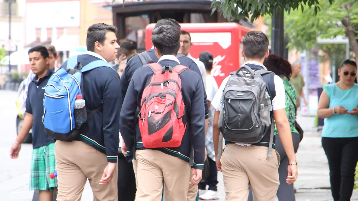 ESTUDIANTES (1)