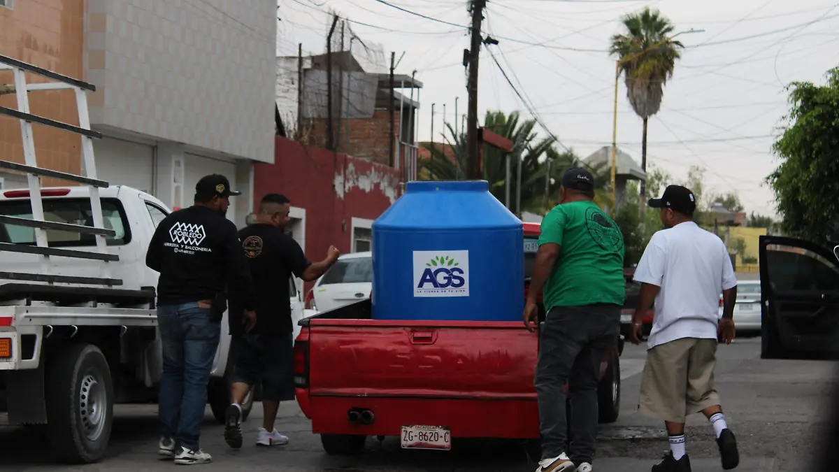 AGUA (2)