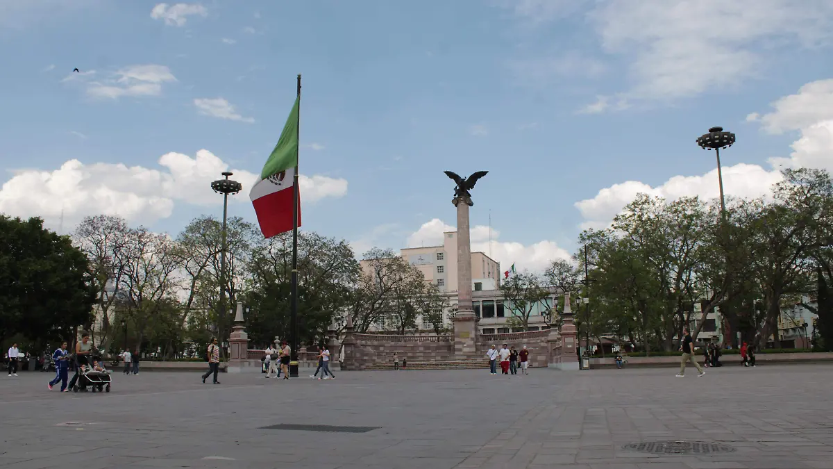 PLAZAS (2)