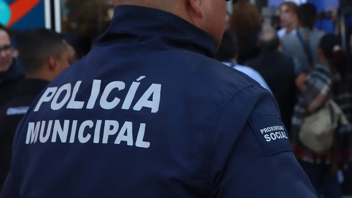 POLICIAS MUNICIPALES (2)