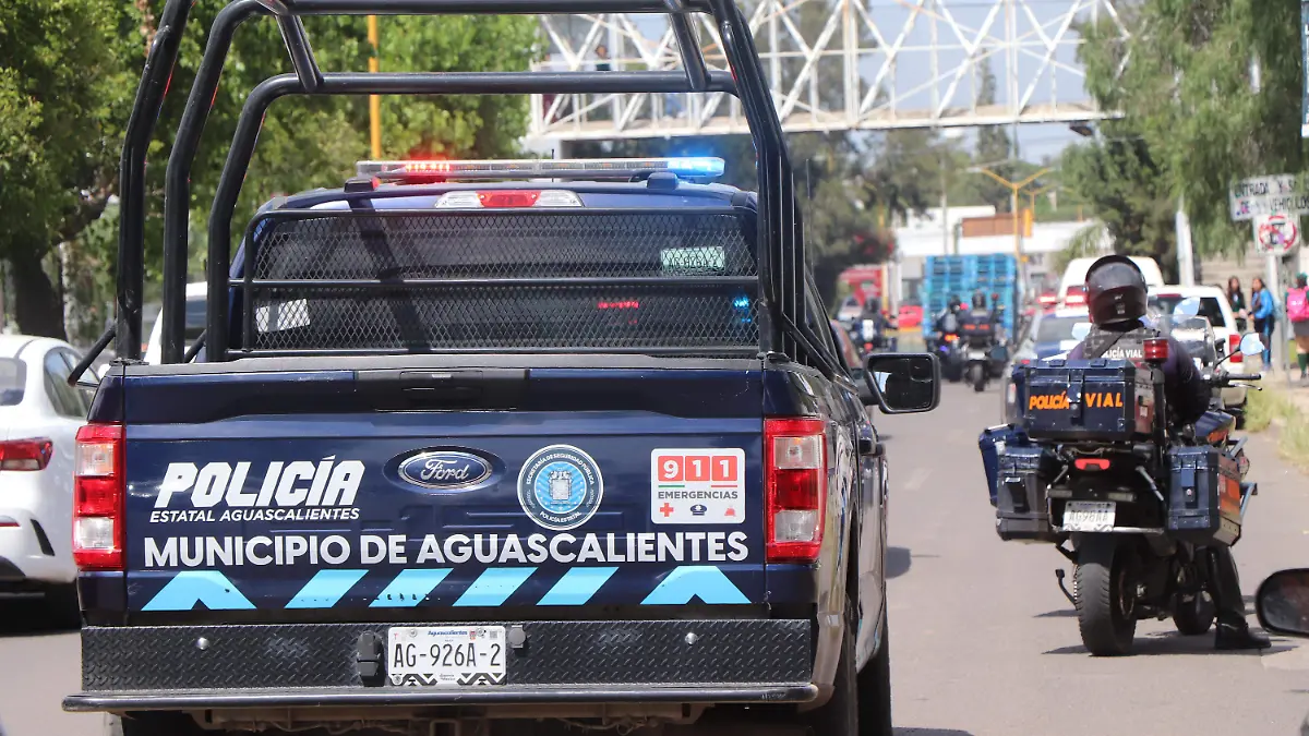 POLICIAS MUNICIPALES (3)