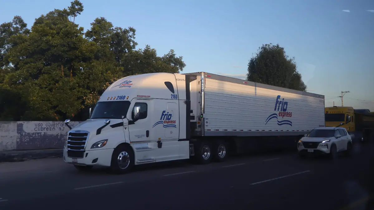 TRAILERS (2)