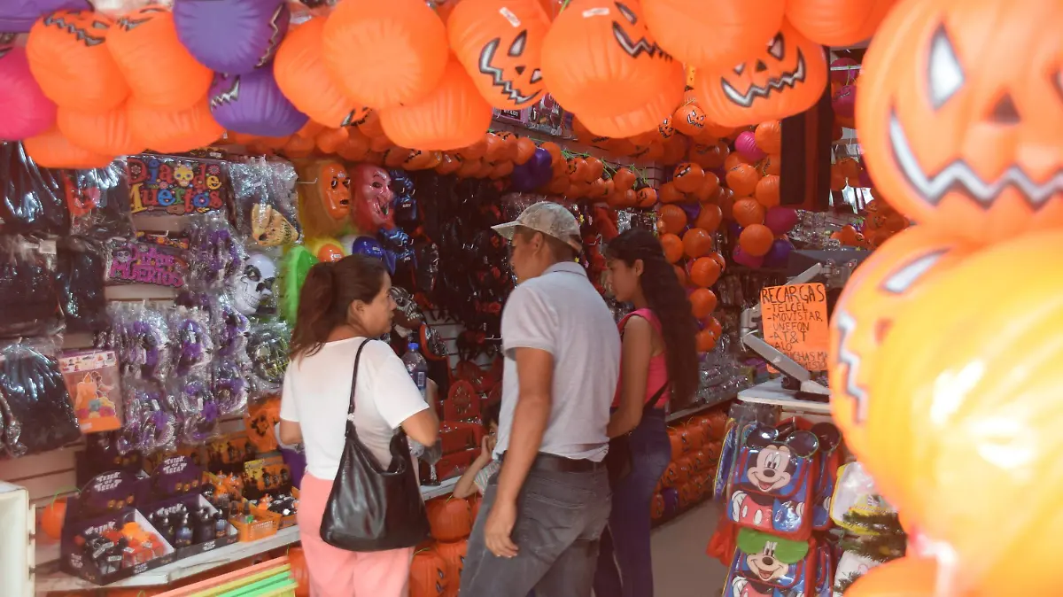 Vuelve la Feria del Alfeñique a León