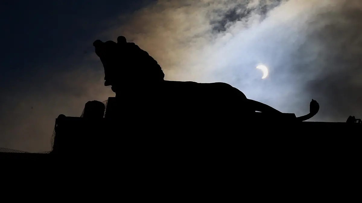 ECLIPSE El Sol de León