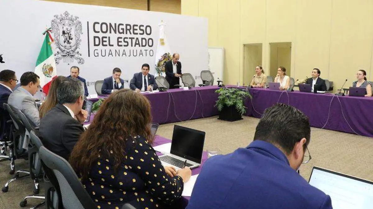 AVANZA ANÁLISIS PARA MODIFICAR LEY DE CONTRATACIONES PÚBLICAS (1)