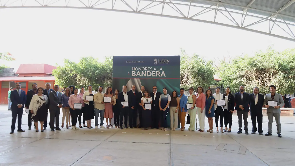 HONORES LONA Reconoce alcalde a maestros su compromiso con la educación