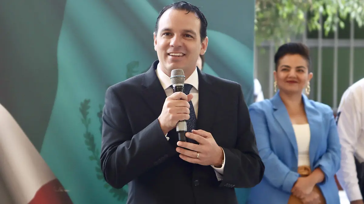 HONORES LONA Reconoce alcalde a maestros su compromiso con la educación