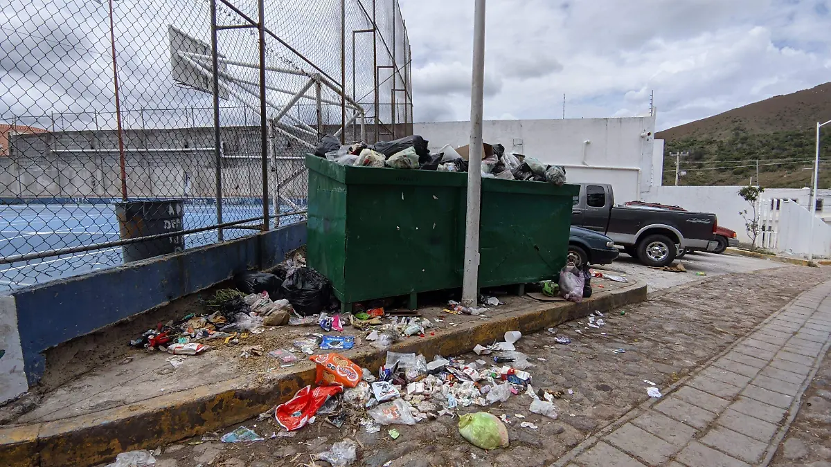 RECOLECCIÓN DE BASURA EN LA CAPITAL NO SE DETIENE NI POR LAS LLUVIAS