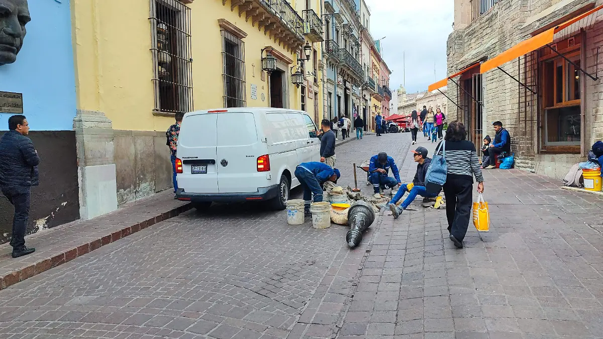 GUANAJUATO – AUTOBÚS DAÑA LA PLAZUELA DEL TRUCO EN LA CAPITAL (1)