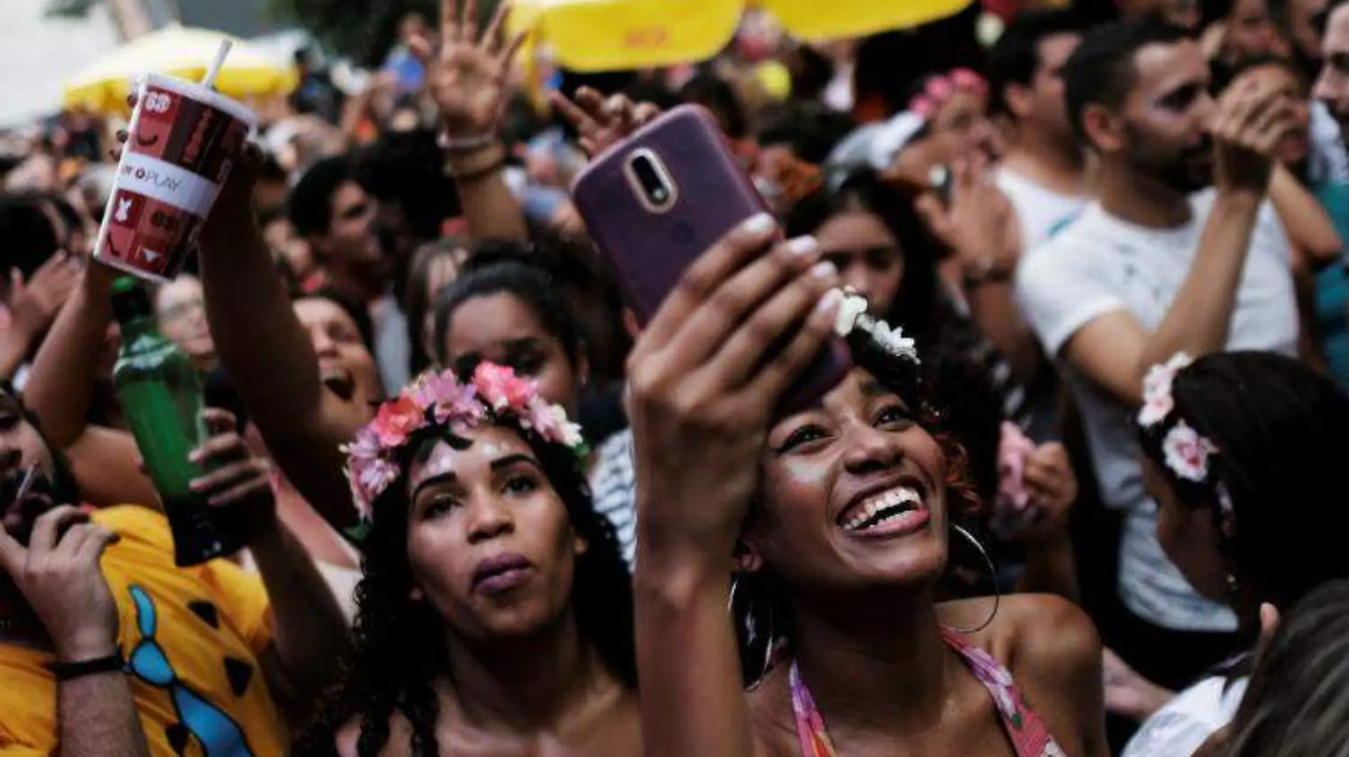 2018-02-04T215147Z_1775673981_RC1EC1C0A260_RTRMADP_3_BRAZIL-CARNIVAL-STREET-PARTY