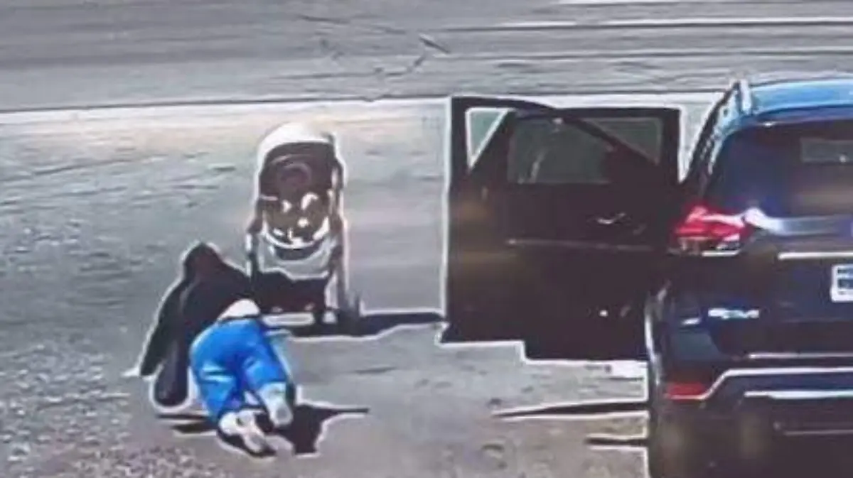 Hombre-salva-a-bebé (2)