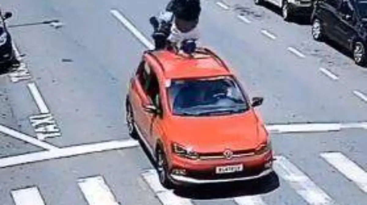 motociclista-que-choca-contra-auto (3)