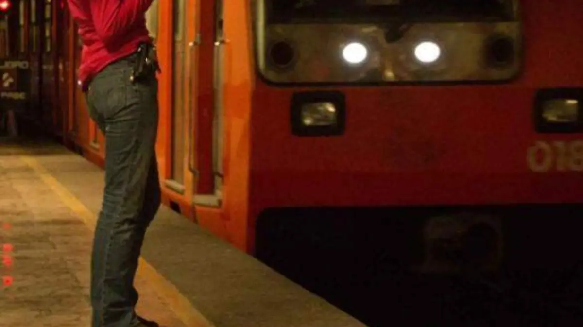 mujer-metro