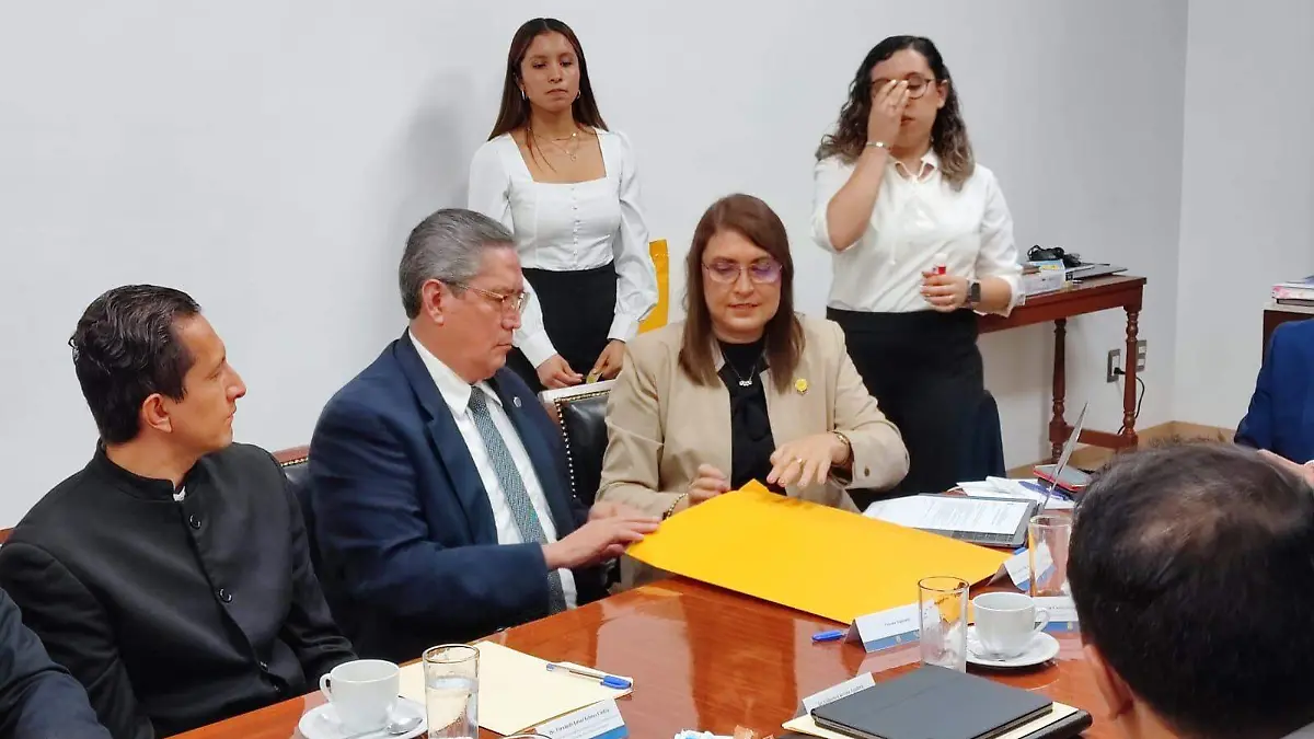 Formalizan-registro-para-la-rectoría (4)