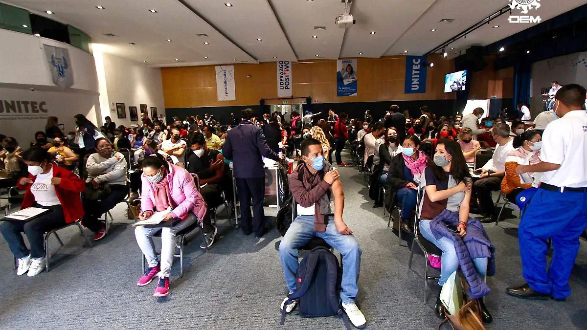 vacunación-a-maestros-de-leon (1)