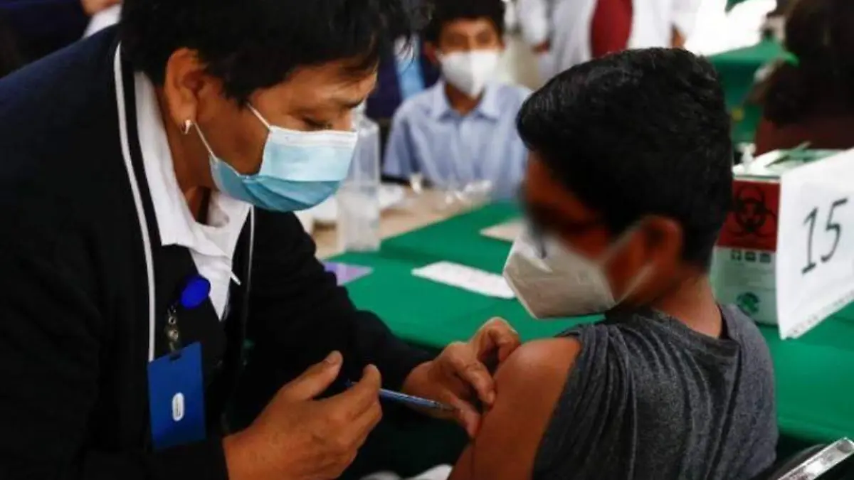 Vacunación a menores de edad en Nuevo León