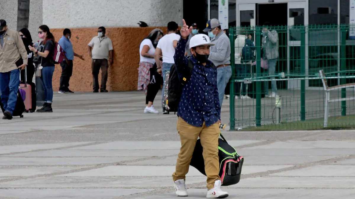 Orientan-a-personas-en-el-extranjero (3)