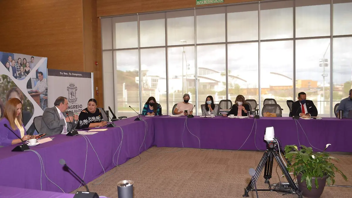 Durante-la-mesa-de-trabajo