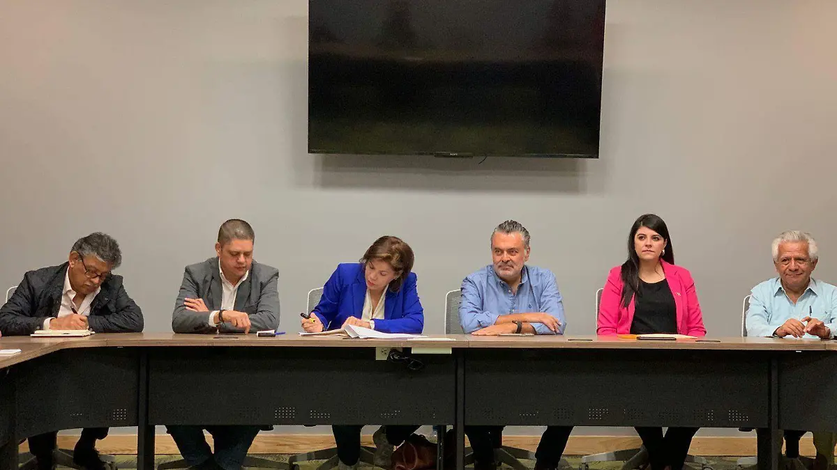 Llaman-a-defender-el-INE (2)