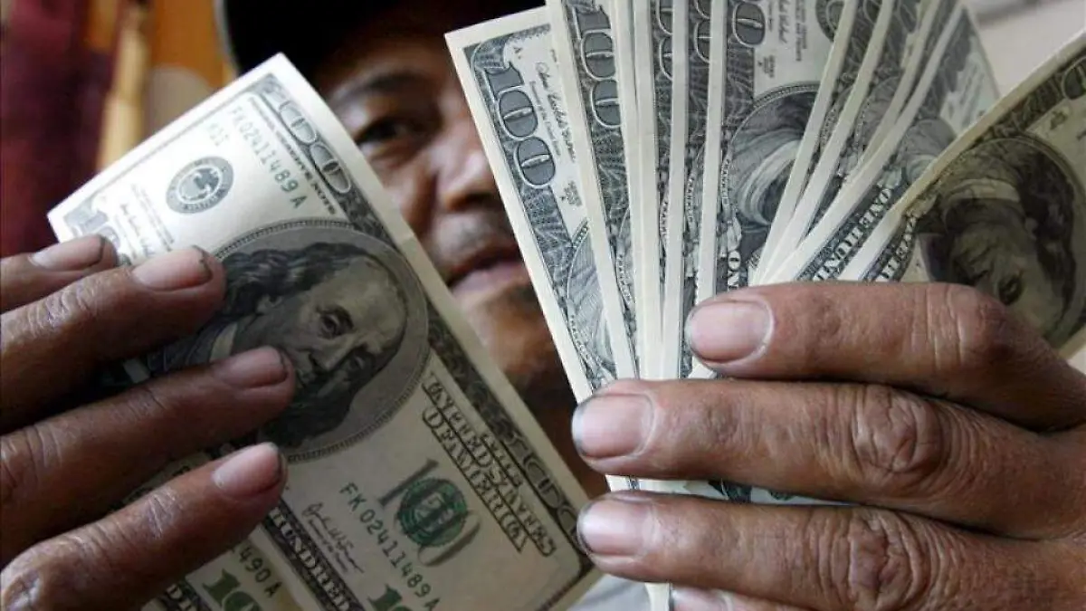 Orientan-a-personas-en-el-extranjero (1)