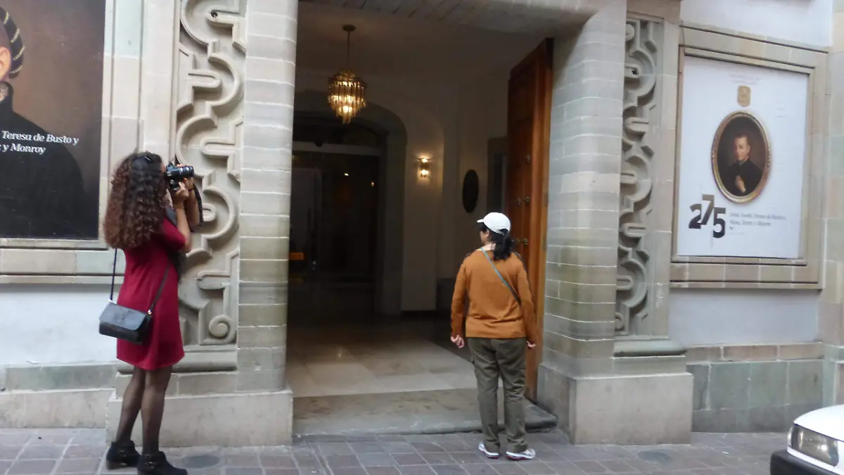 UG-recibe-a-la-comunidad