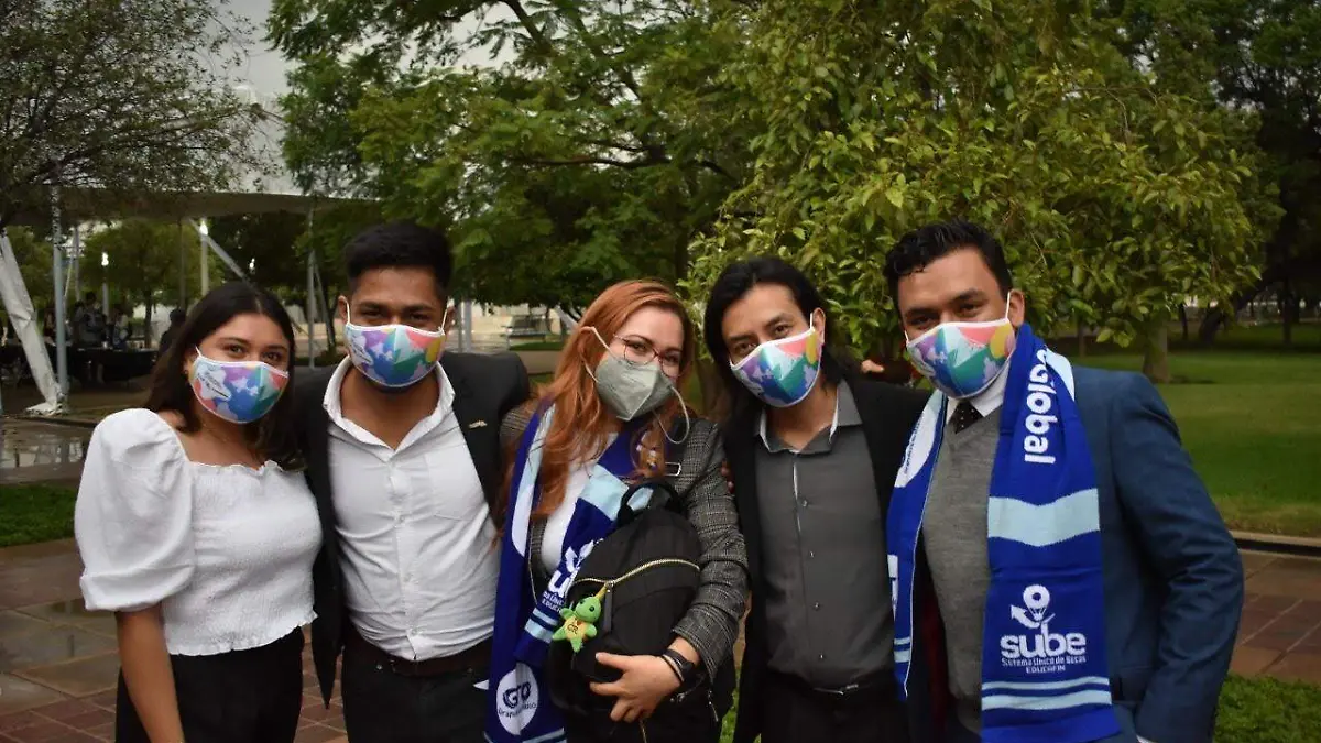 FOTOS INJU - JOVENES PO REL MUNDO 1