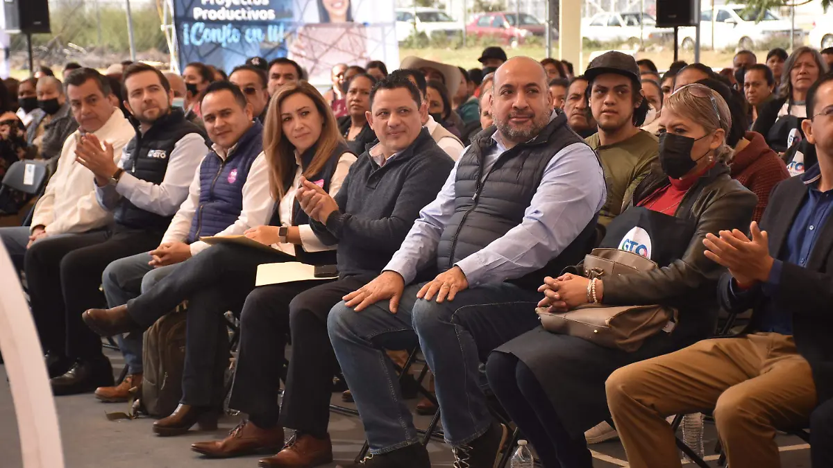 ENTREGA DE APOYOS (3)