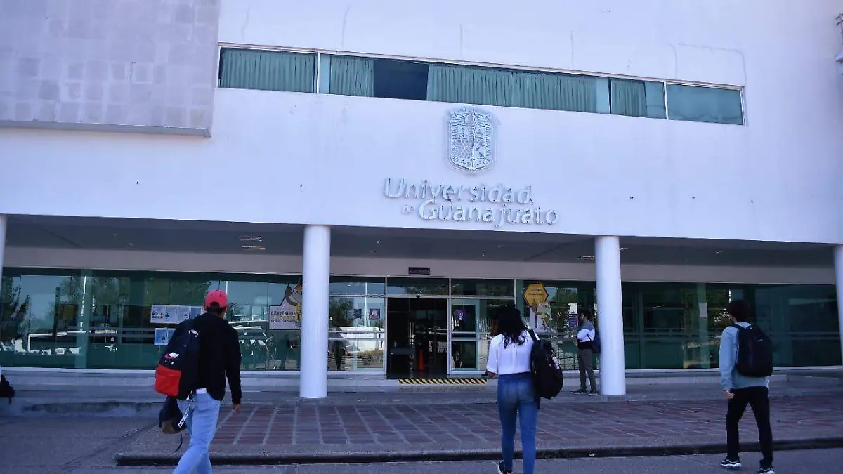 Suspende-clases-Universidad-de-Guanajuato (2)