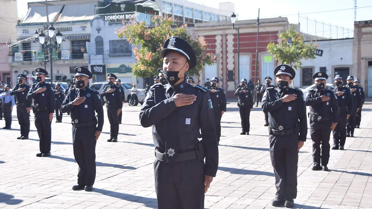 F CARMONA POLICIAS (2)